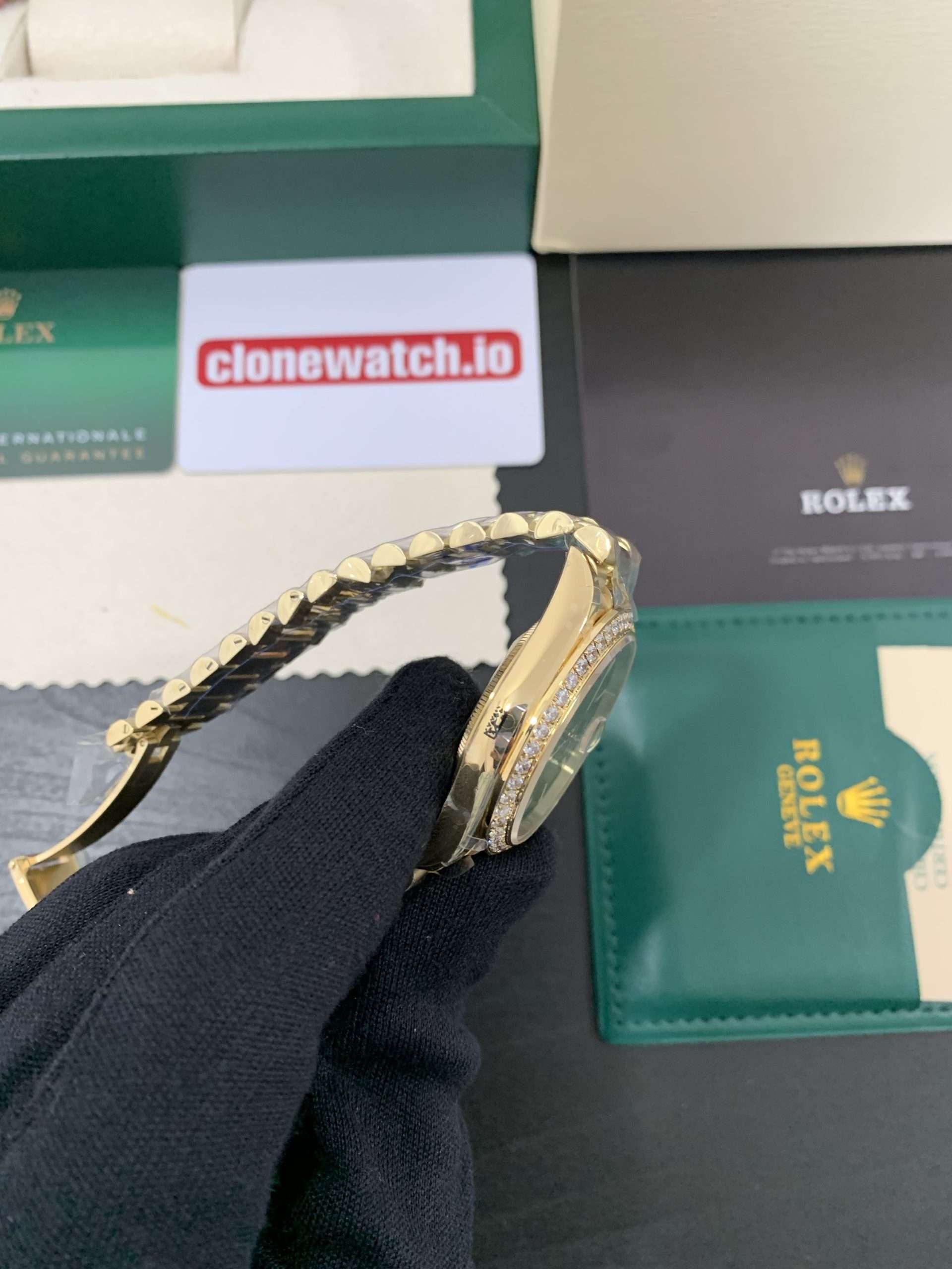 Super Fake Rolex Day Date 40 Yellow Gold Diamond Bezel